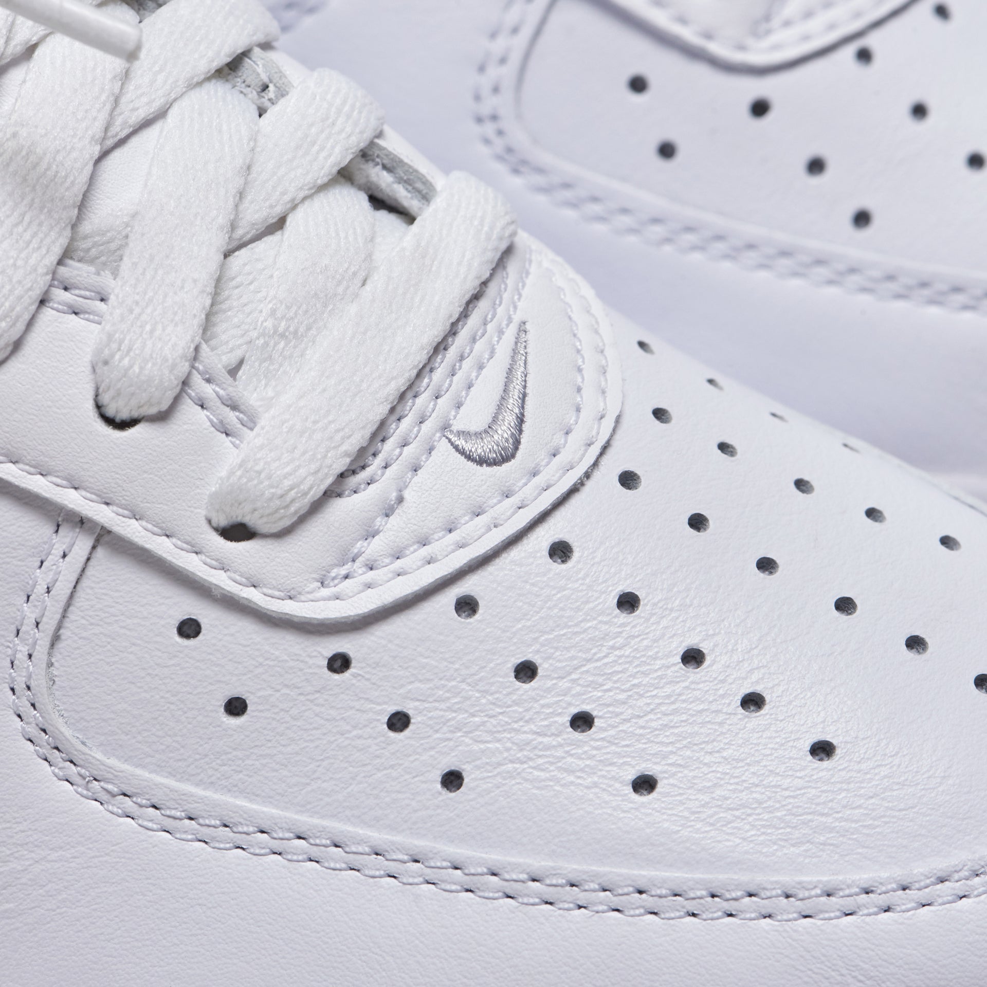 Nike Air Force 1 Low - Retro White / Metallic Silver / Metallic