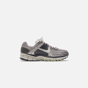 Nike Wmns Zoom Vomero 5 SP GCEL - Cobblestone / Light Bone