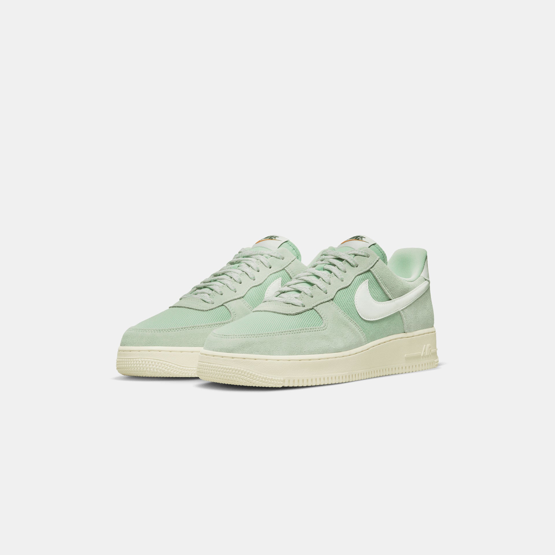 Nike Air Force 1 `07 LV8 - Enamel Green / Sail