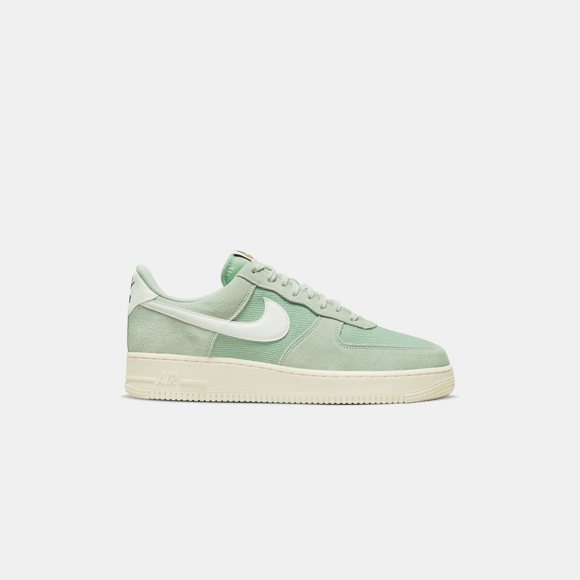 Nike Air Force 1 `07 LV8 - Enamel Green / Sail